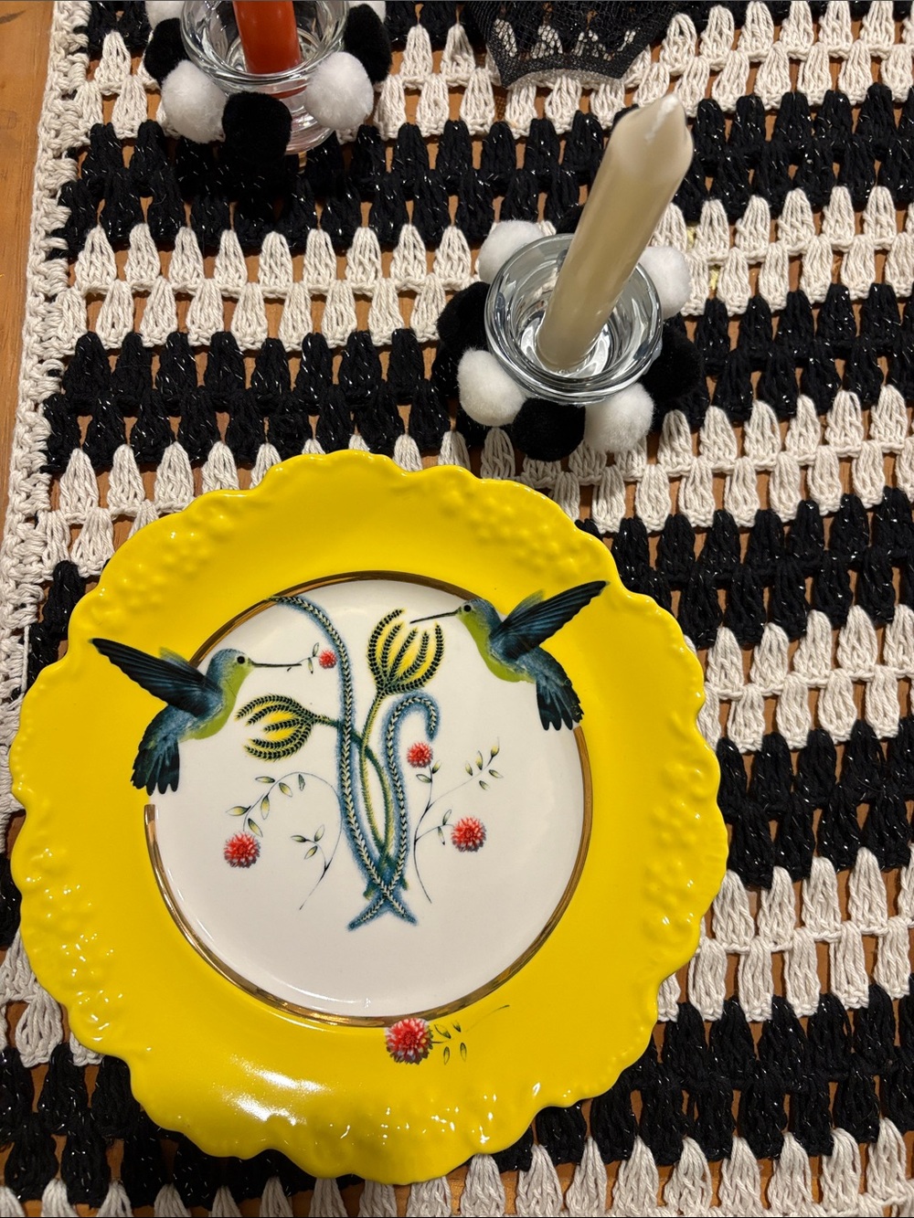 Anthropologie Lou Rota Nature Table Plate 9" Hummingbirds Yellow Scalloped